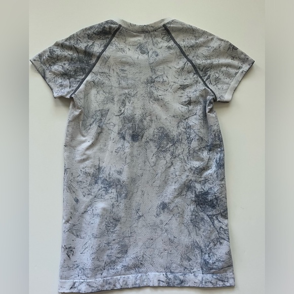 lululemon athletica Swiftly Tech Short Sleeve 2.0 -Multi Dye -Size 8 - Picture 3 of 7